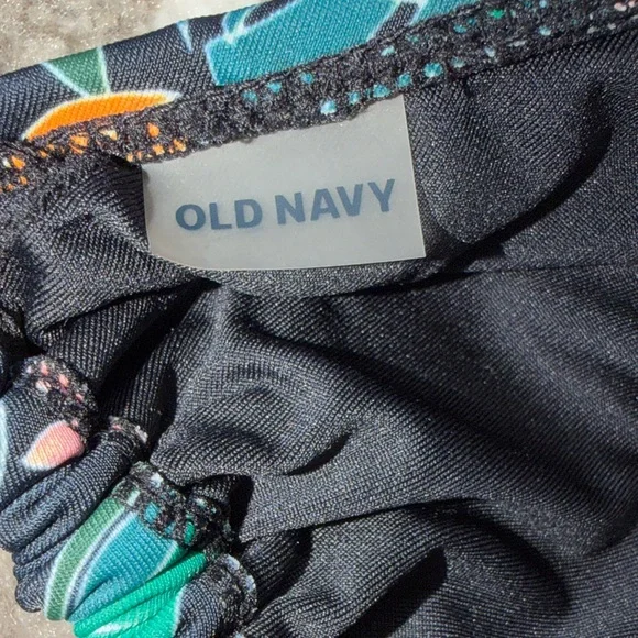 Bundle of 4 Bikini Tops - Picture 7 of 15